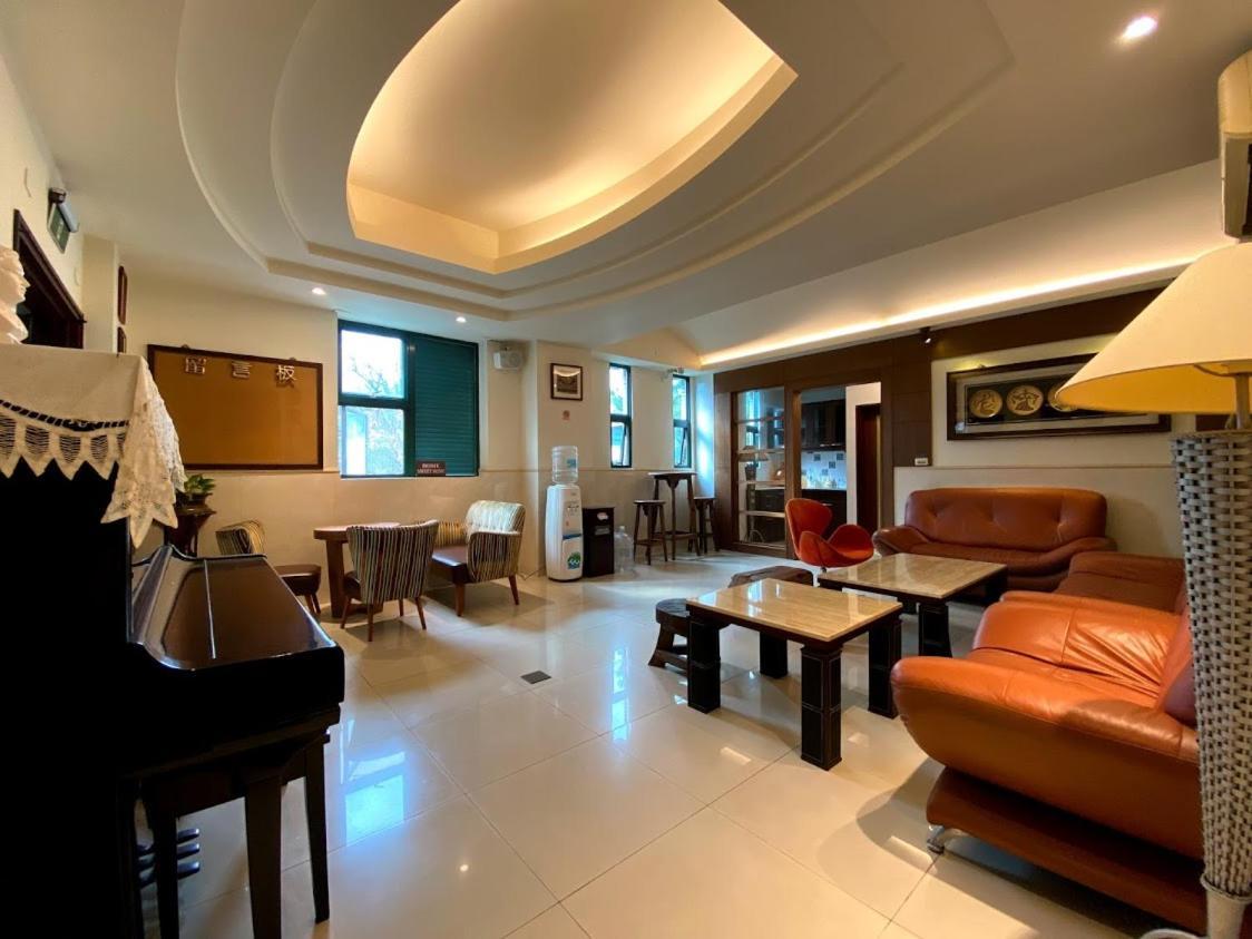 Ho Feng Private Hotel 電梯自助民宿 Ji'an Exteriör bild